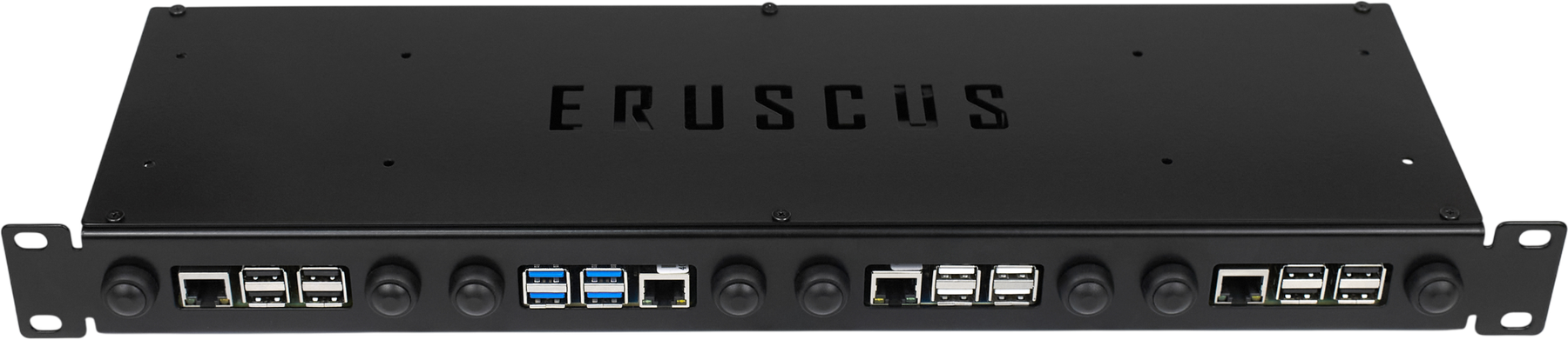 Корпус Eruscus Blade 19" 1U — вид спереди: порты Ethernet и USB четырёх плат, гравировка ERUSCUS