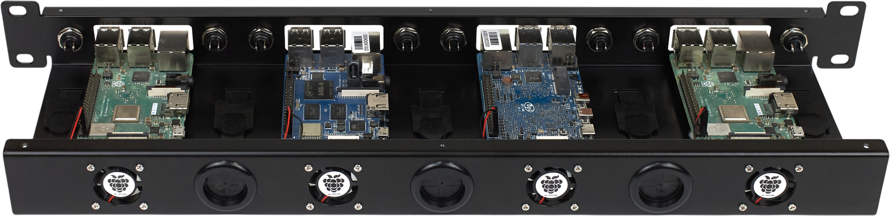 Корпус Eruscus Blade 19" 1U изнутри: установленные Raspberry Pi и Banana Pi, вентиляторы 30 мм